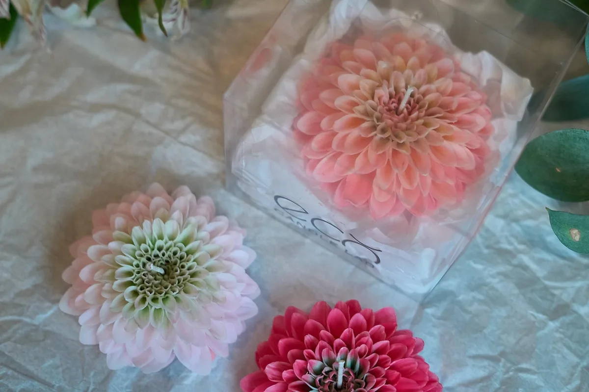 Realistic Dahlia Candle