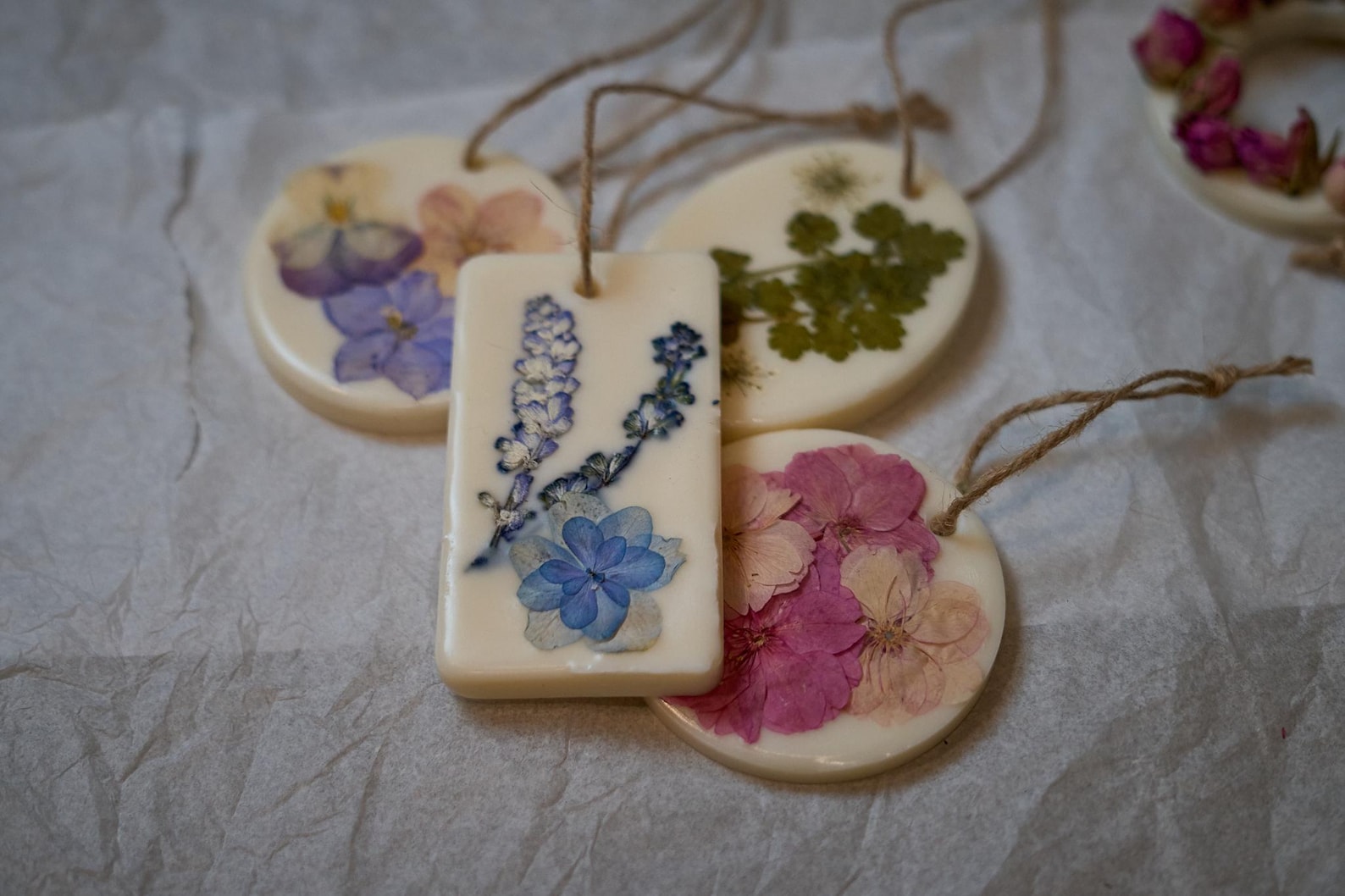Natural Beeswax Wax Sachet with Pressed Flowers